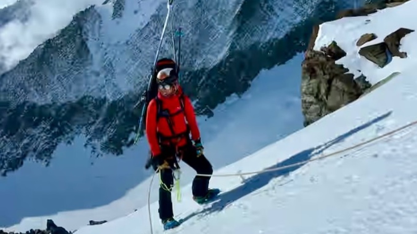 Lenka Poláčková pri výstupe na Mt. Vinson v Antarktíde.