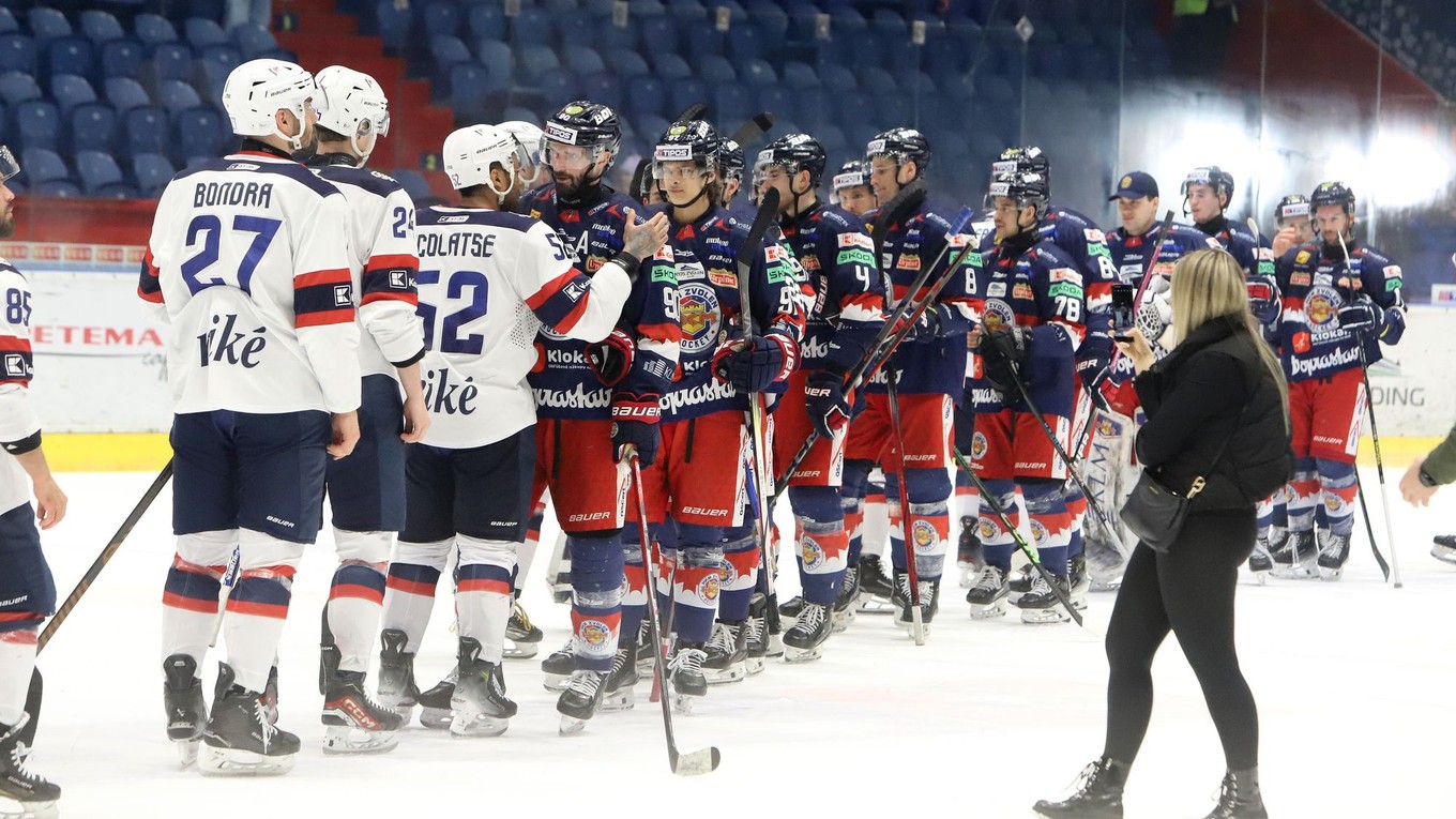 Hokejisti Slovana Bratislava a HKM Zvolen sa zdravia po štvrtom zápase kvalifikácie o postup do play off Tipos extraligy. Zvolen vyhral v sérii 3:1 na zápasy.