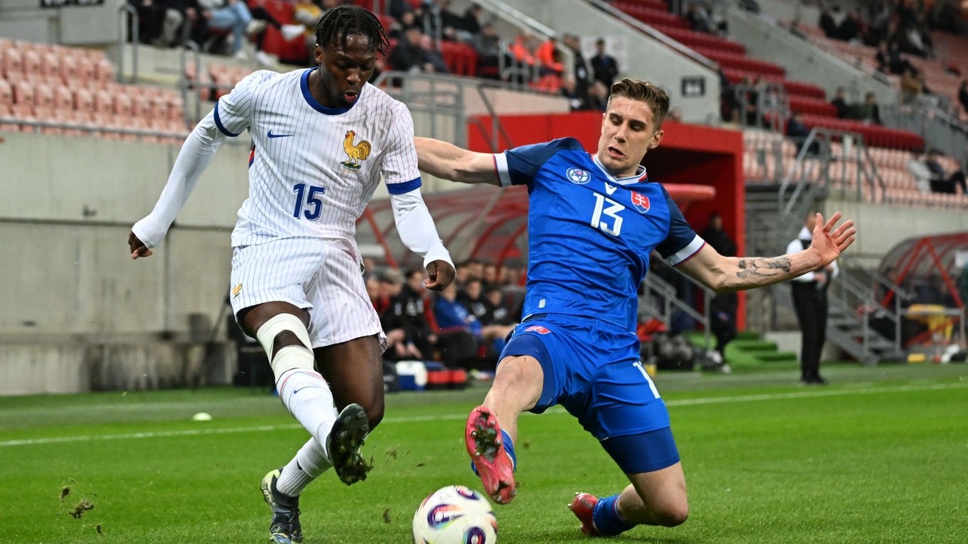 Nicolas Šikula a Dilane Bakwa počas marcového prípravného zápasu Slovensko 21 - Francúzsko 21.