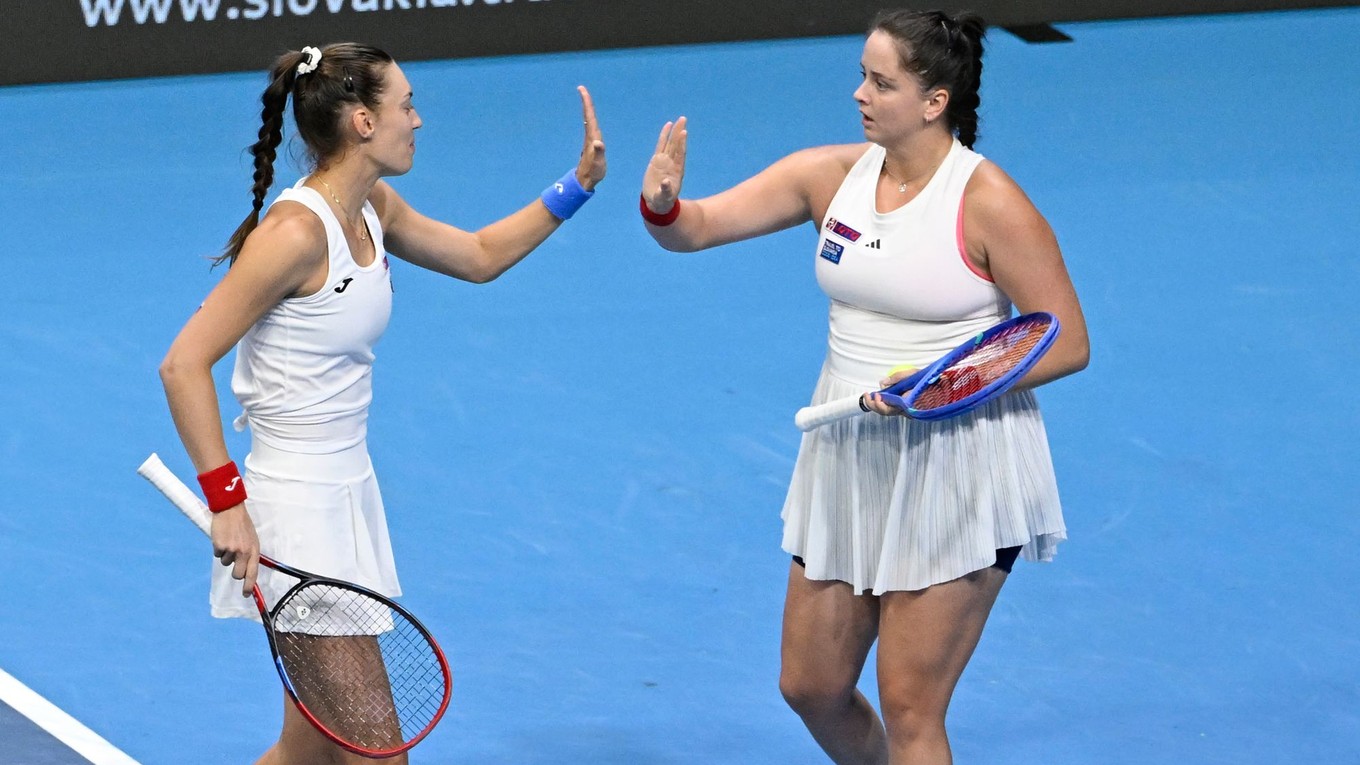 Slovenský deblový pár Tereza Mihalíková a Viktória Hrunčáková 