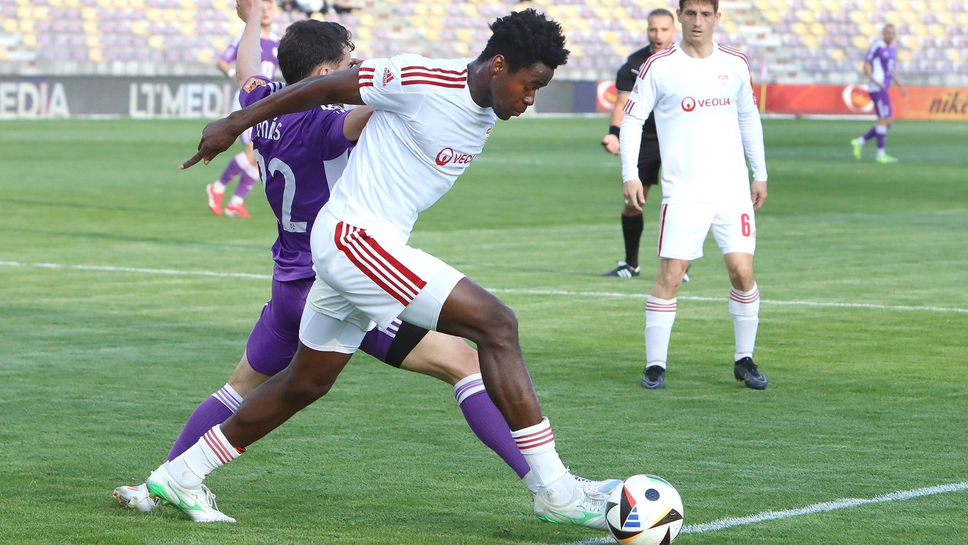 Anokye Mensah (Banská Bystrica) počas zápasu MFK Dukla Banská Bystrica - KFC Komárno.