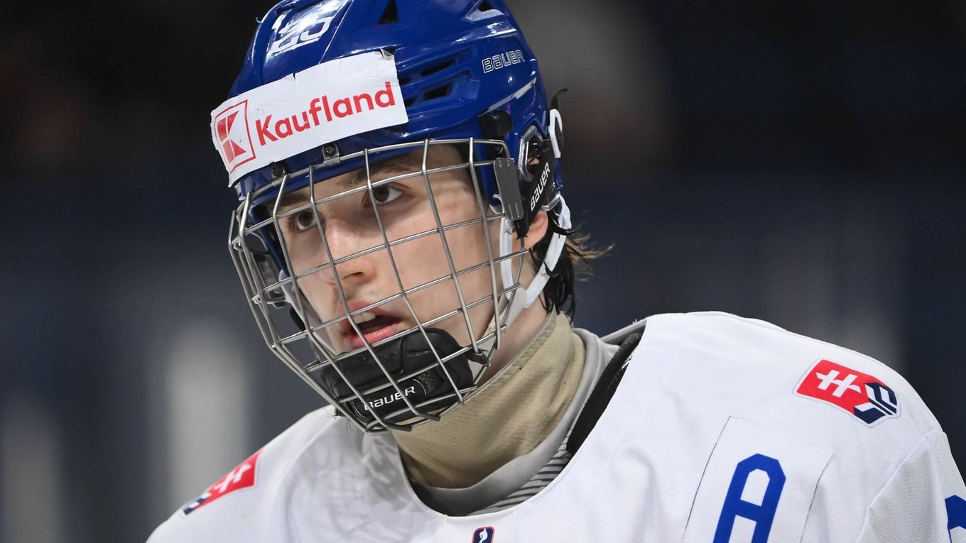 Ján Chovan v zápase Slovensko - Fínsko na MS v hokeji do 18 rokov 2025.