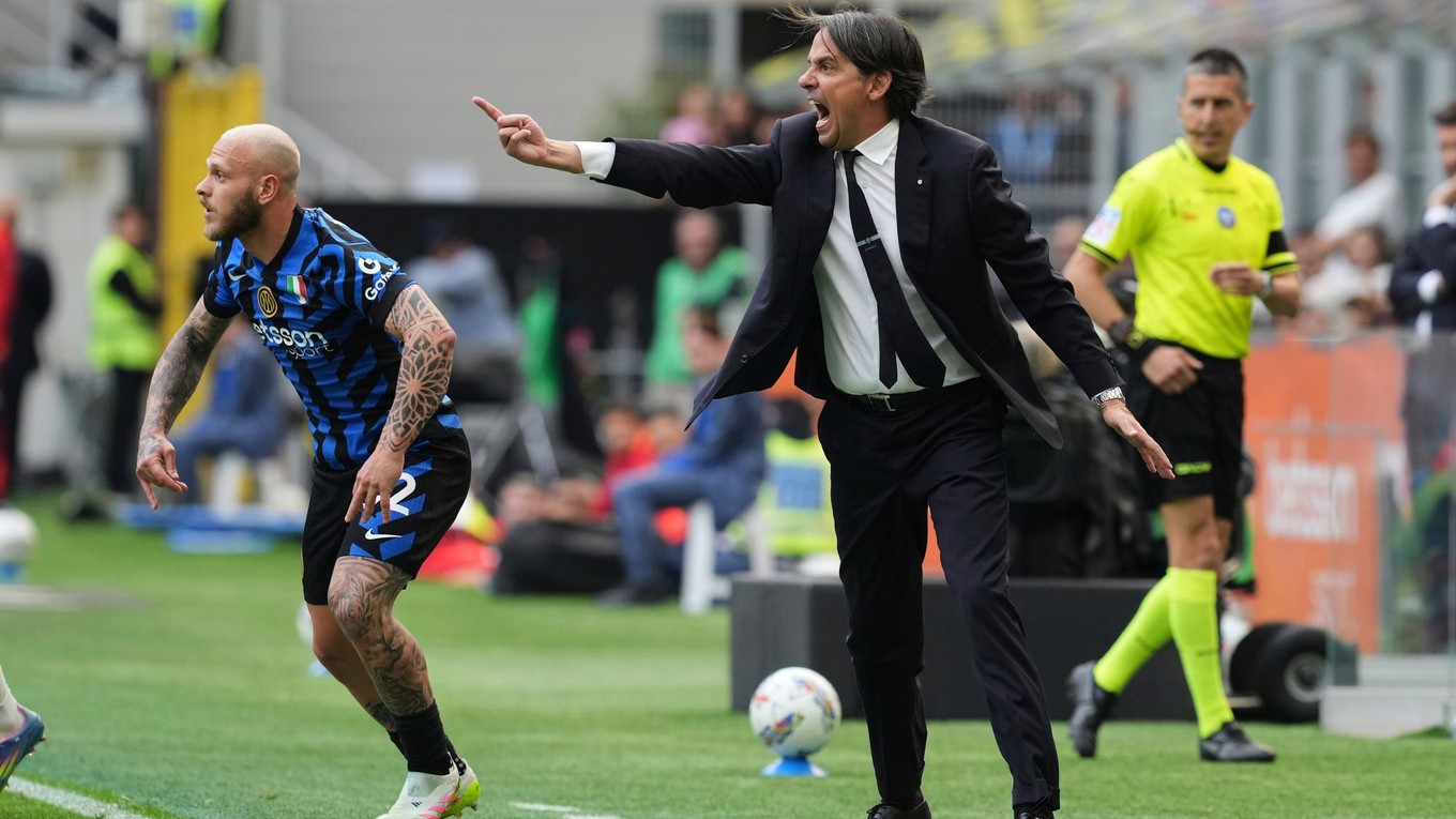 Tréner Interu Miláno Simone Inzaghi kričí na svojich hráčov. Krik sám o sebe nie je problém, dôležitý je tón hlasu.