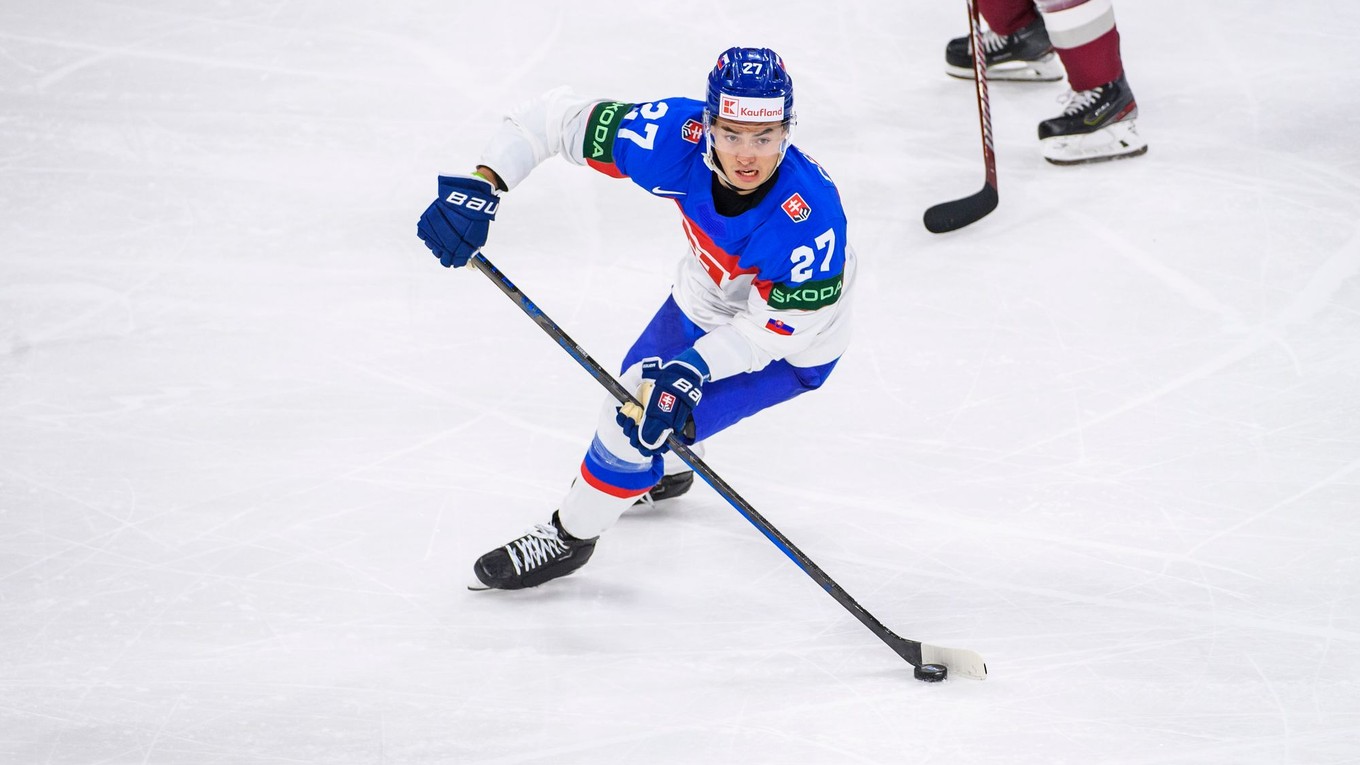 Slovenský hokejista Sebastián Čederle na MS v hokeji 2025.