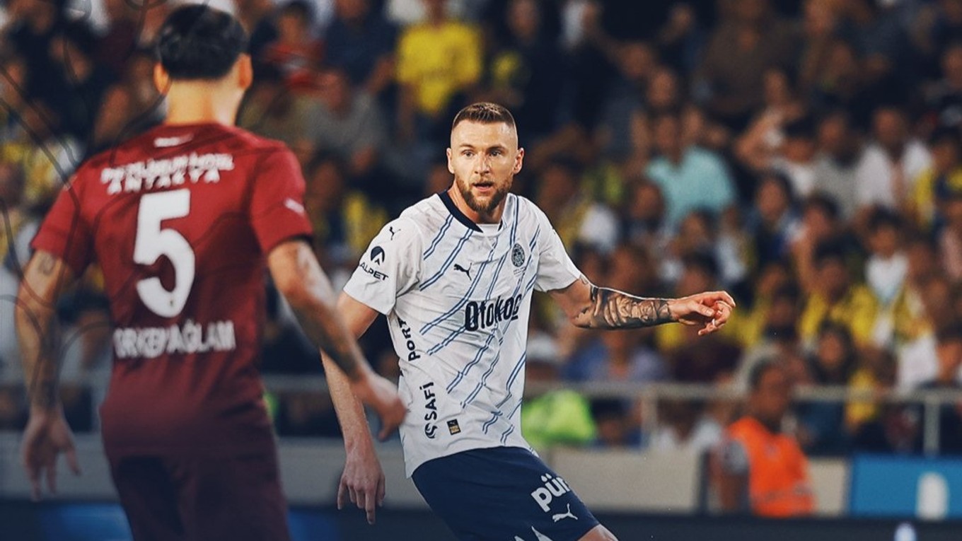 Milan Škriniar v zápase Hatayspor - Fenerbahce Istanbul v 37. kole Süper Lig.