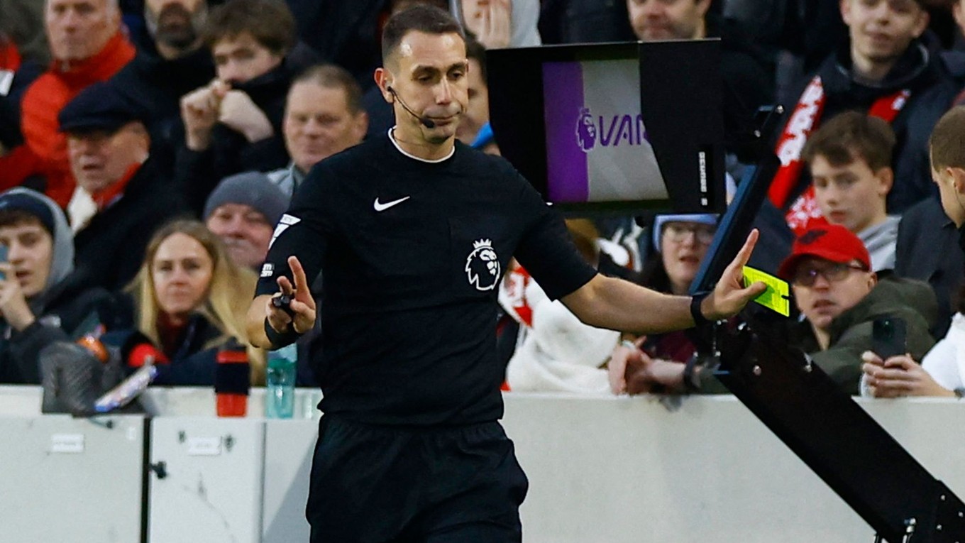 Rozhodca David Coote