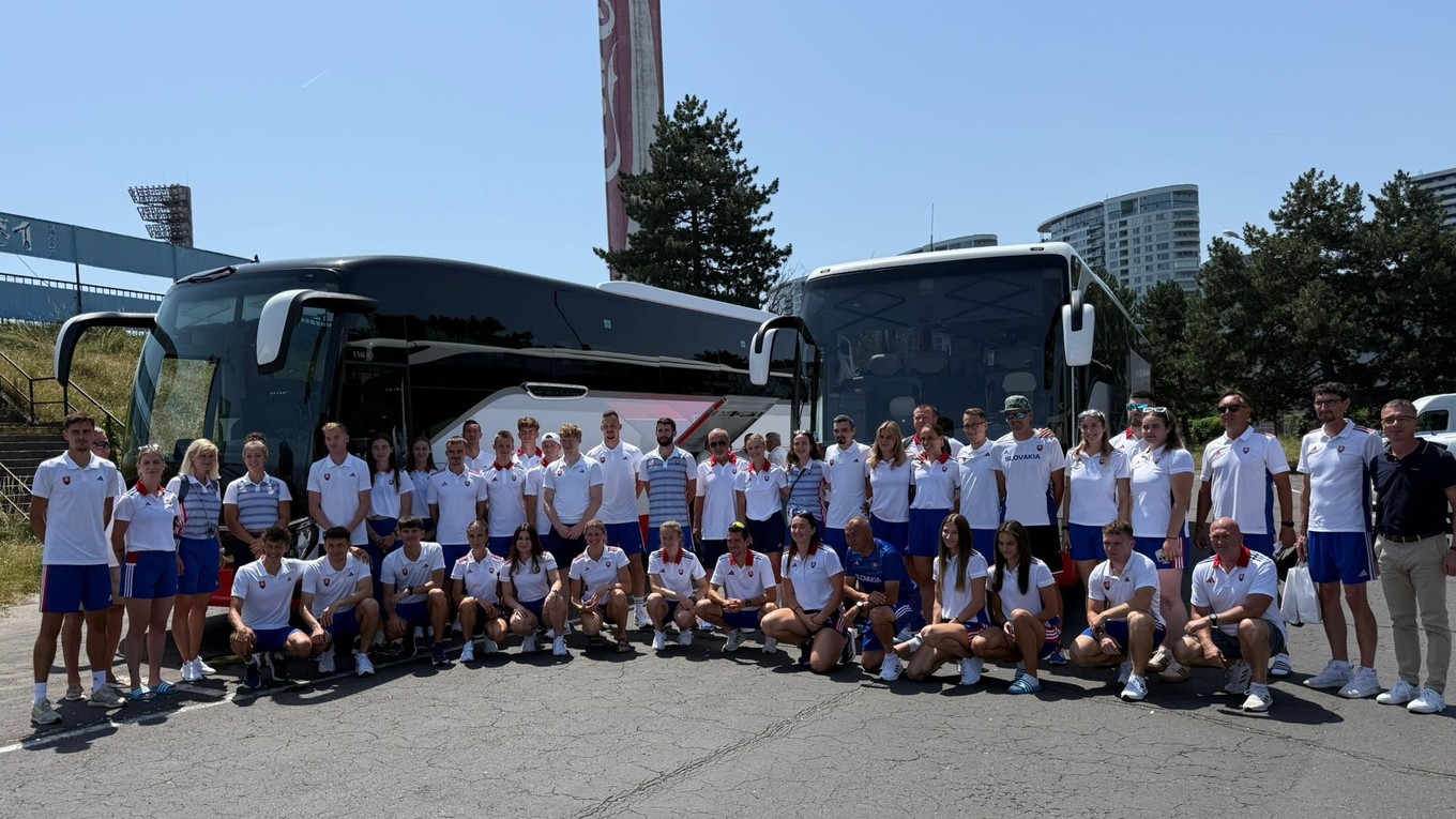 Slovenská výprava pred odchodom na ME v Maribore