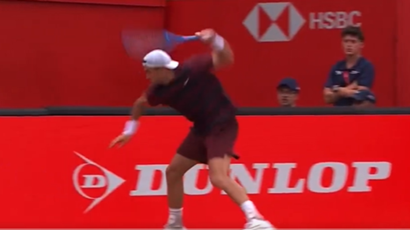 Jack Draper rozbil reklamný panel