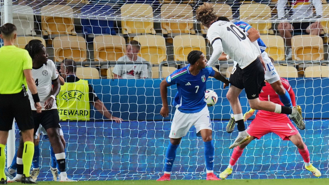 Nick Woltemade strieľa gól vo štvrťfinále Nemecko - Taliansko na EURO U21 v Dunajskej Strede.