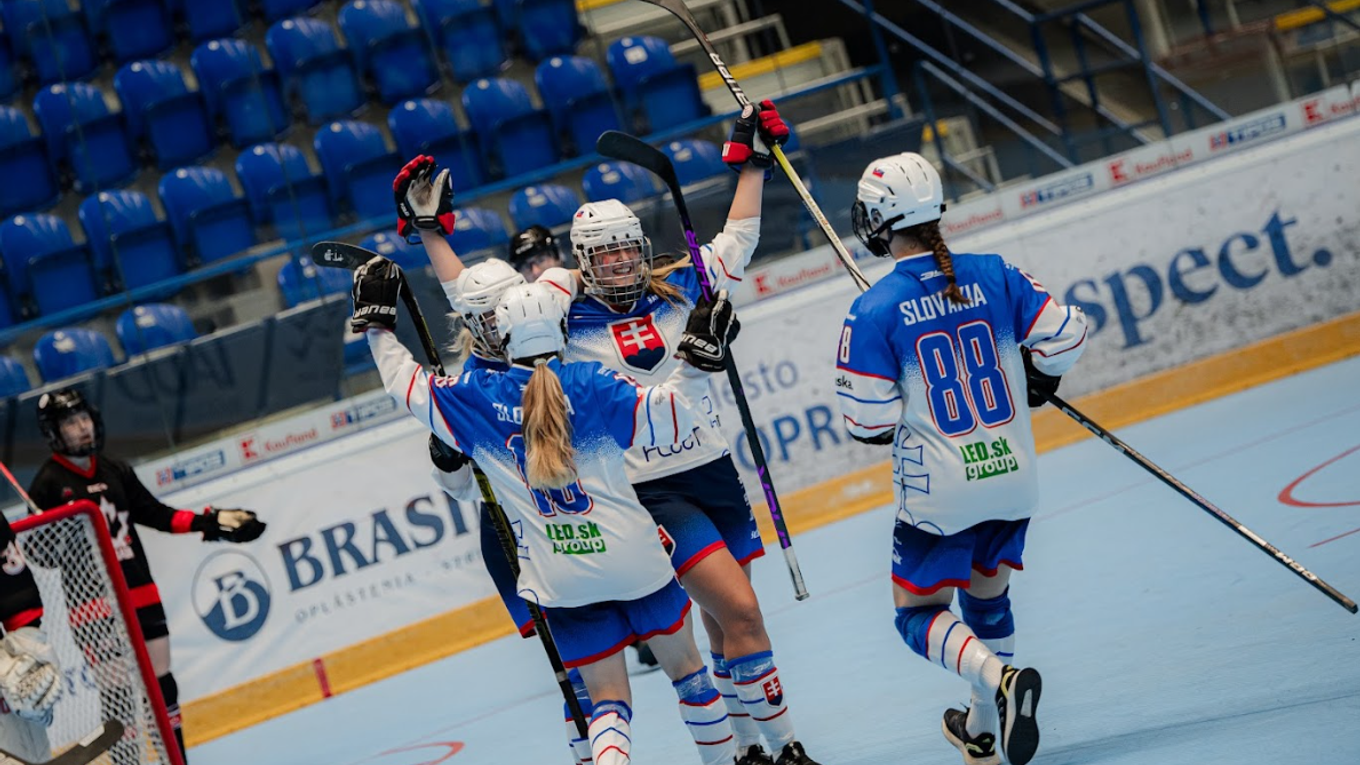 Slovenské hokejbalistky do 20 rokov.