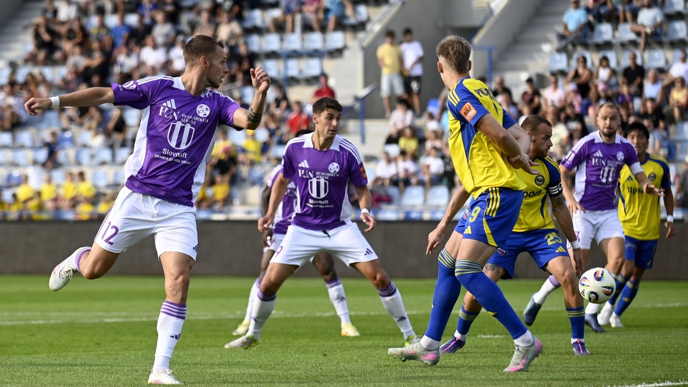 Fotka zo zápasu Komárno - Michalovce.