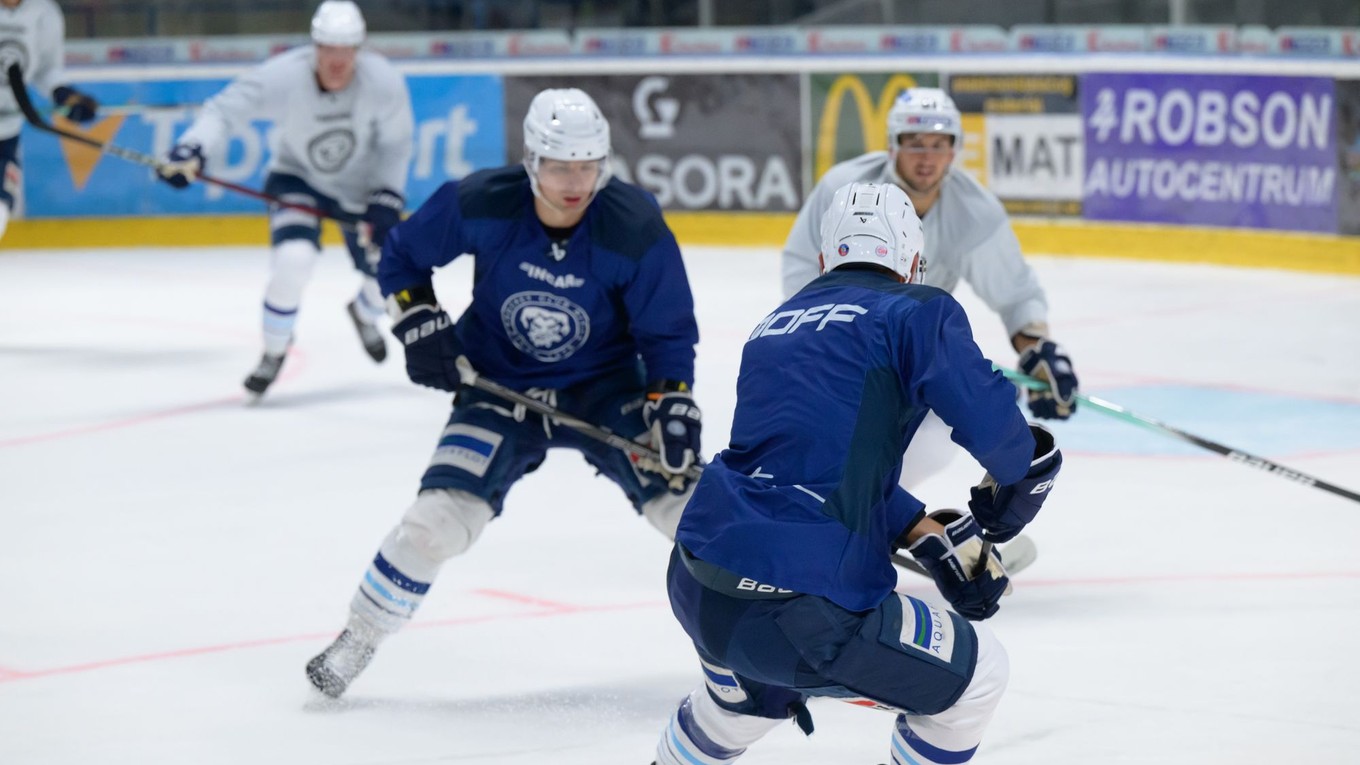 Hokejisti Nitry počas prvého tréningu pred sezónou 2025/2026.