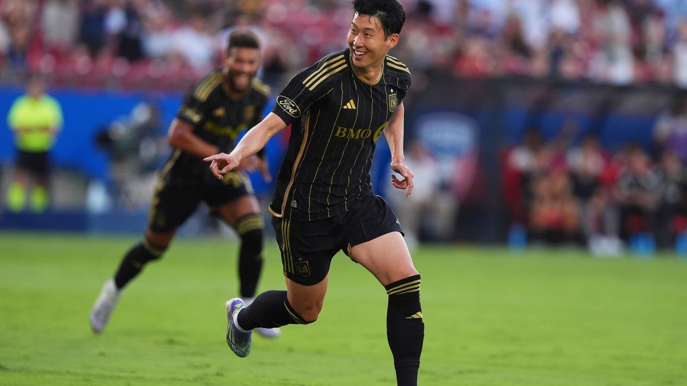 Heung Min Son oslavuje svoj prvý gól v MLS.