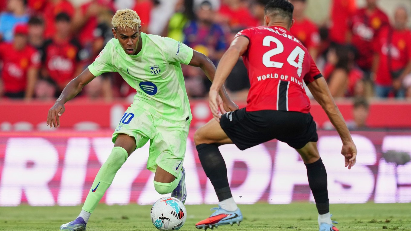 Martin Valjent v súboji s Laminom Yamalom