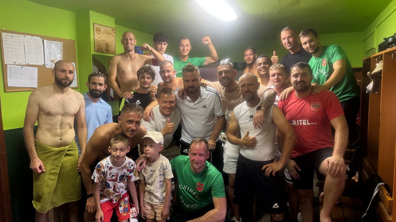 Víťazná fotografia z kabíny ŠK Svodín.