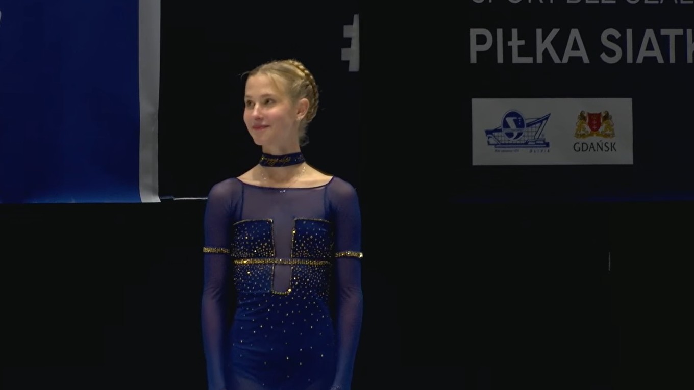 Alica Lengyelová na stupňoch víťazov. 