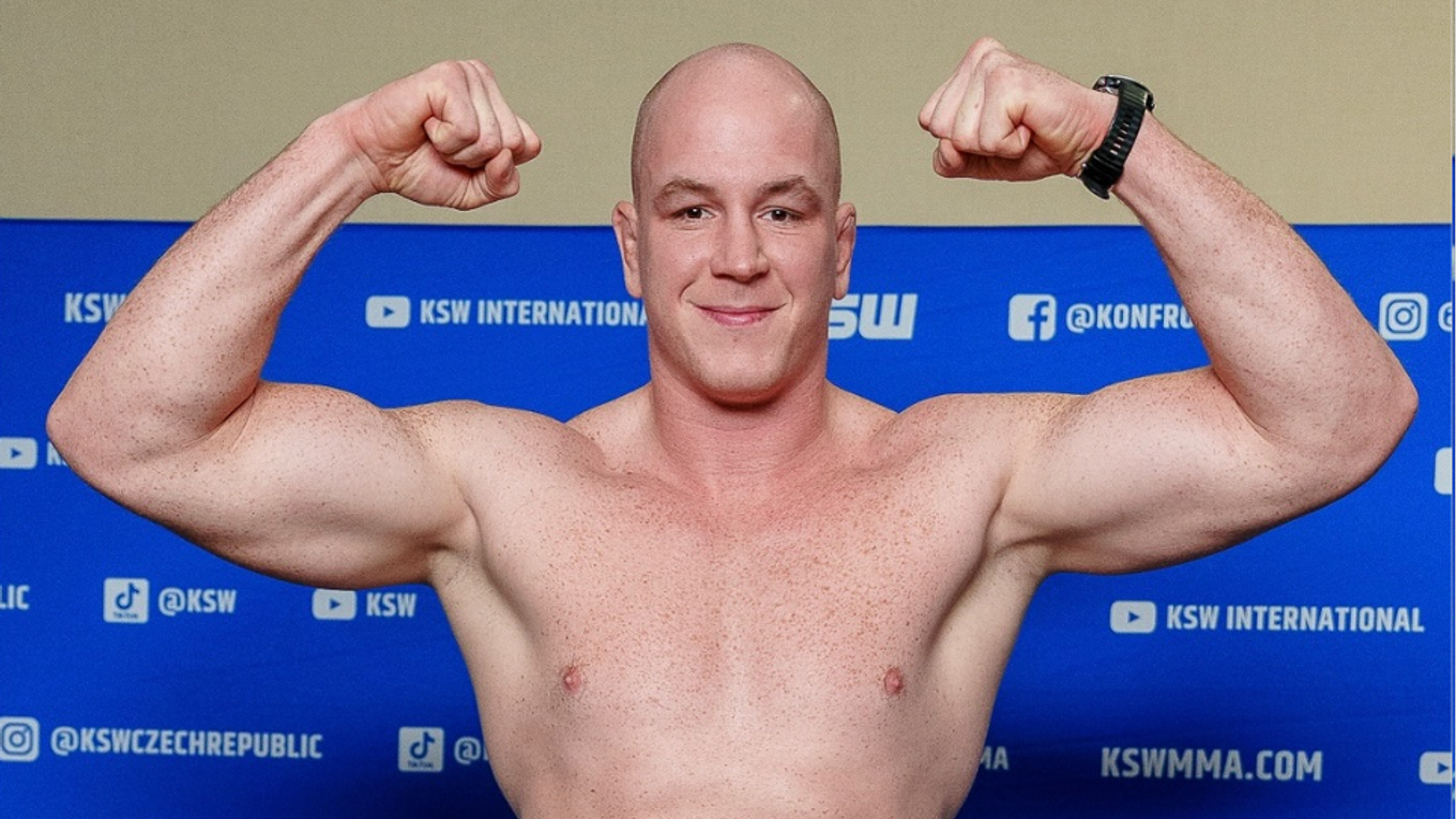 Štefan Vojčák na vážení.