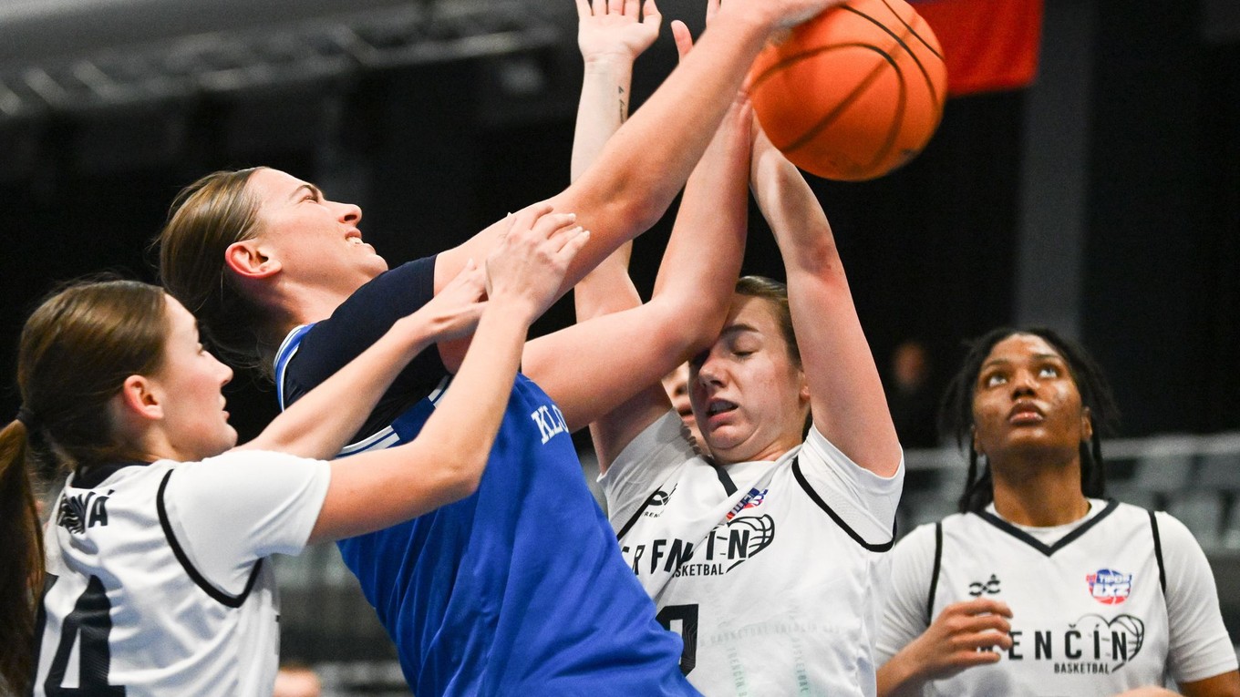 Momentka zo zápasu Trenčín - Ivanka pri Dunaji.