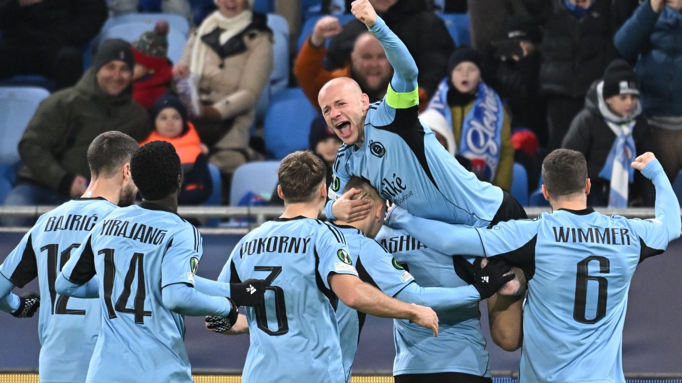 Na snímke hráči Slovana 