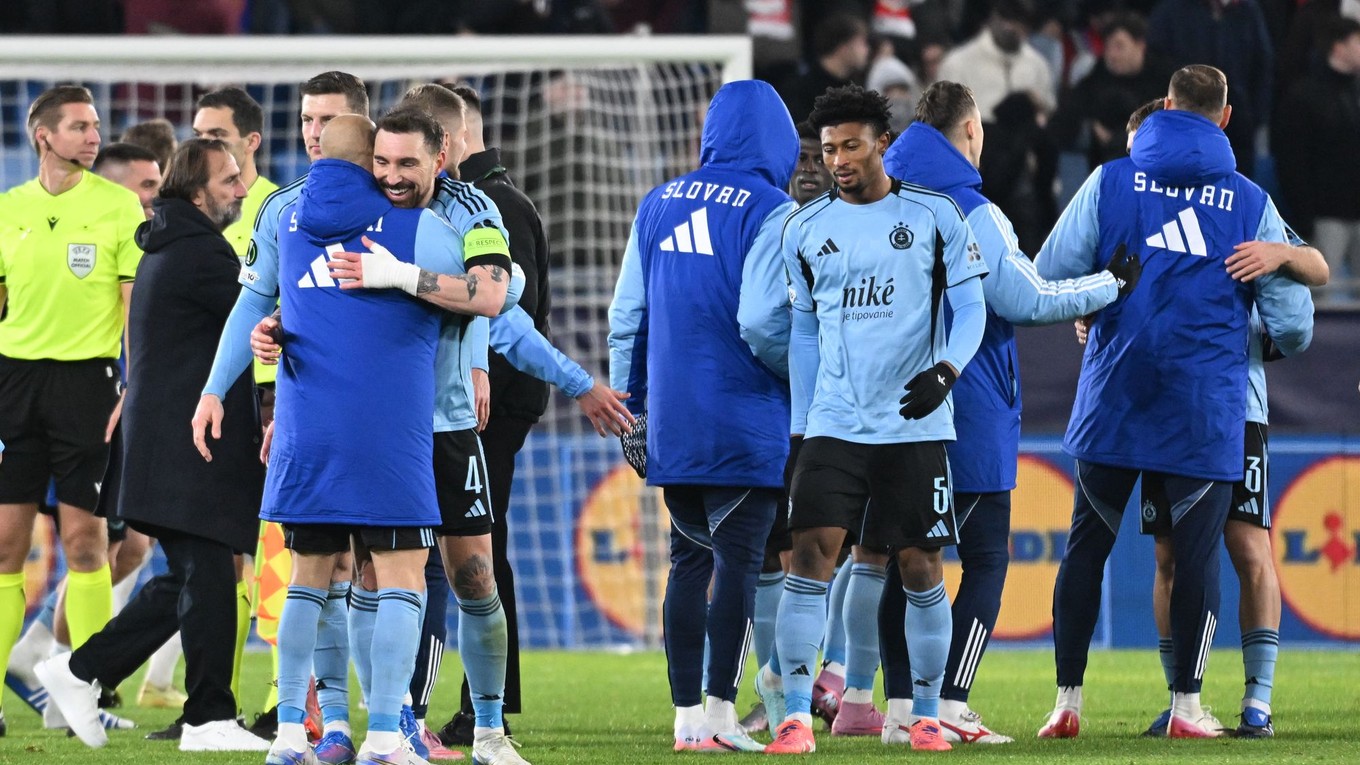 Na snímke hráči Slovanu.