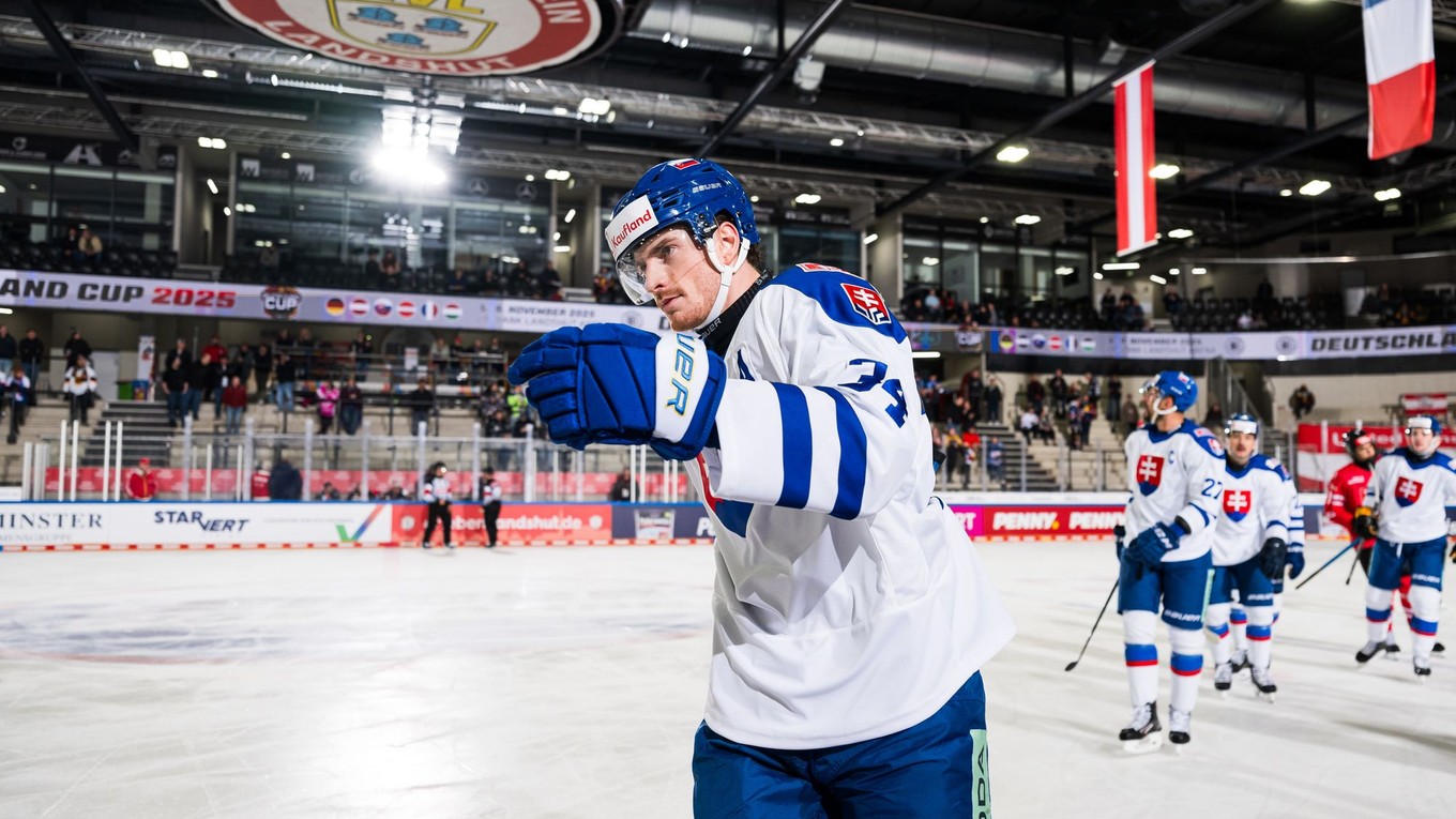 Peter Cehlárik oslavuje gól proti Rakúsku na Nemeckom pohári 2025. 