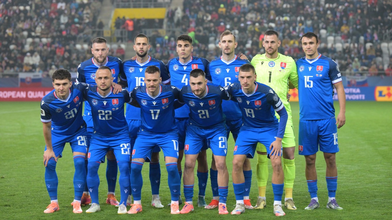 Hráči Slovenska pózujú pred zápasom A-skupiny európskej kvalifikácie MS 2026 vo futbale Slovensko - Severné Írsko v Košiciach. 