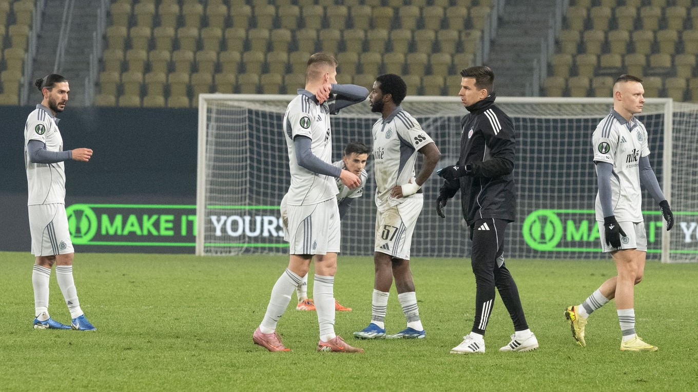 Futbalisti Slovana Bratislava po prehre.
- šport
- futbal
- SR
- KL
- 5.kolo
- Škendija
- Slovan