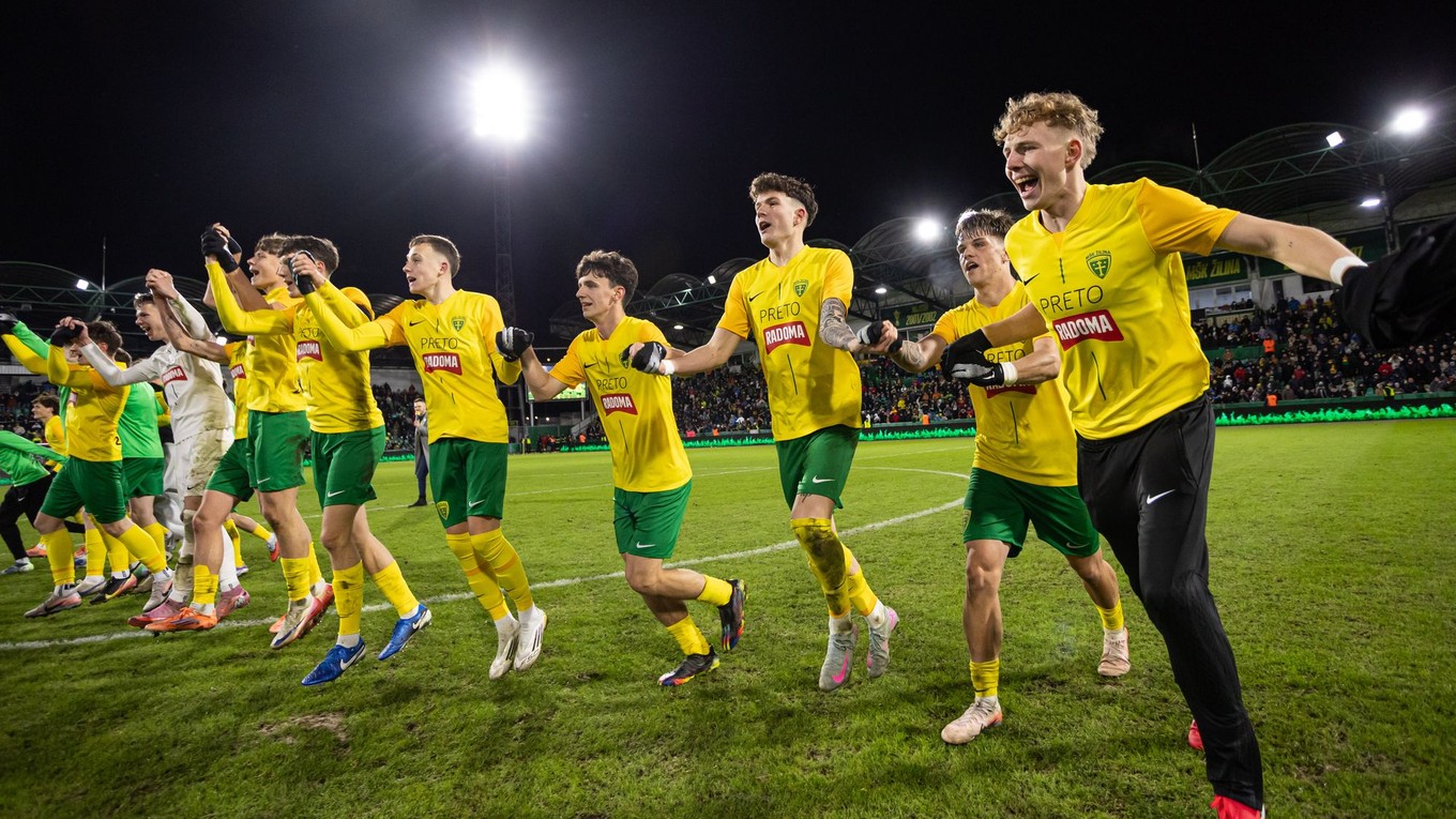 Na snímke radosť z víťazstva hráčov Žiliny po zápase šestnásťfinále mládežníckej Ligy majstrov (UEFA Youth League) vo futbale medzi MŠK Žilina - Liverpool FC .