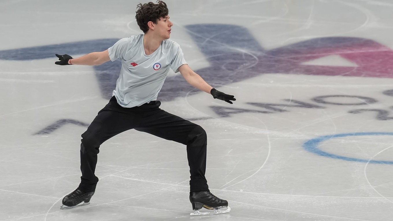 Adam Hagara trénuje počas XXV. zimných olympijských hier Milano-Cortina v Miláne.