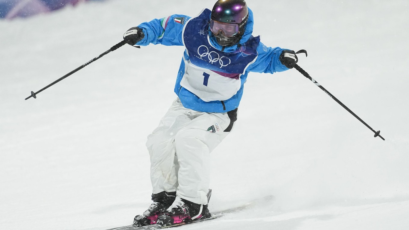 ONLINE: Nikola Fričová dnes ide skikros v akrobatickom lyžovaní na ZOH 2026.