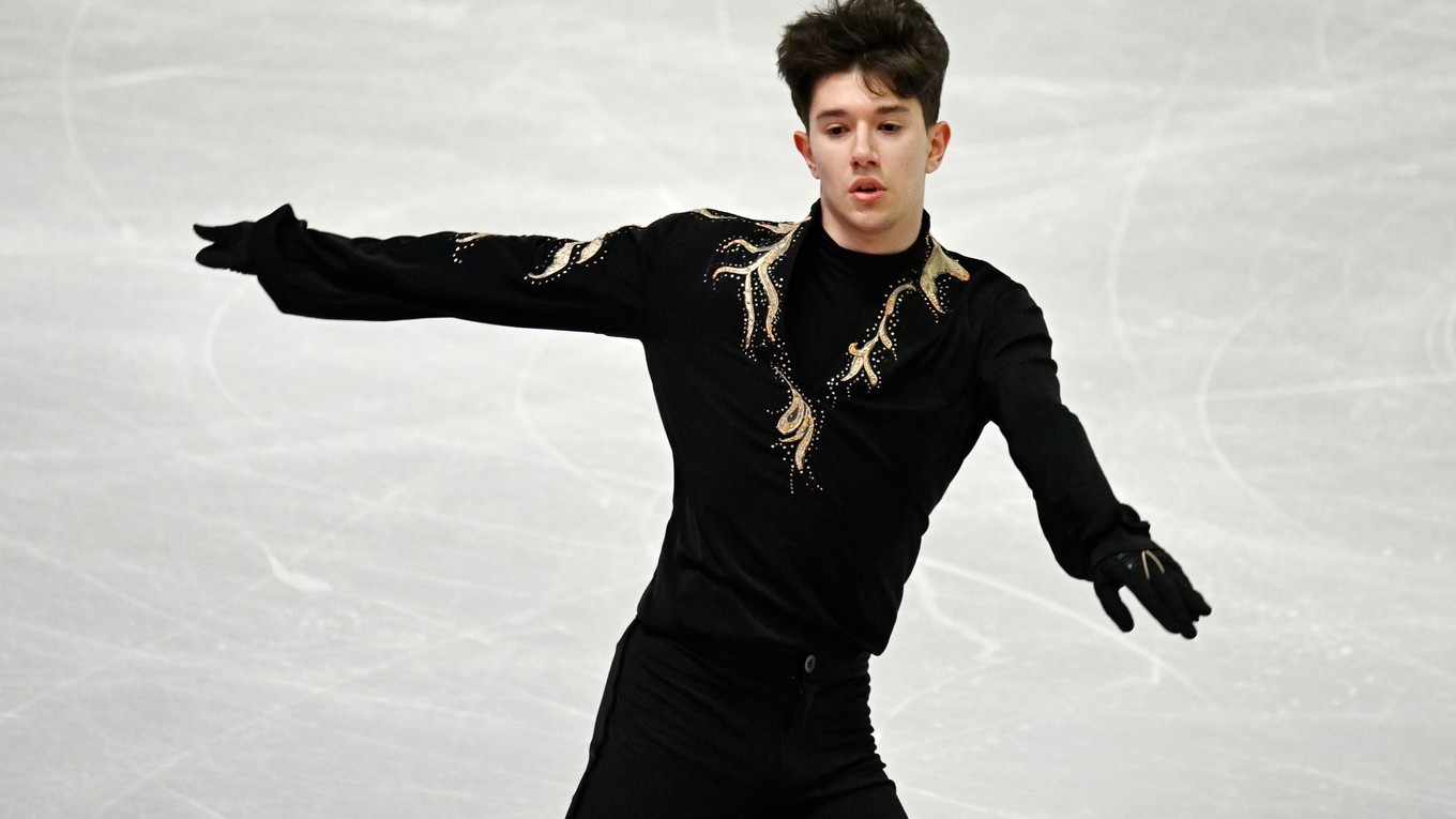 Adam Hagara počas voľnej jazdy na MS v krasokorčuľovaní 2026. 