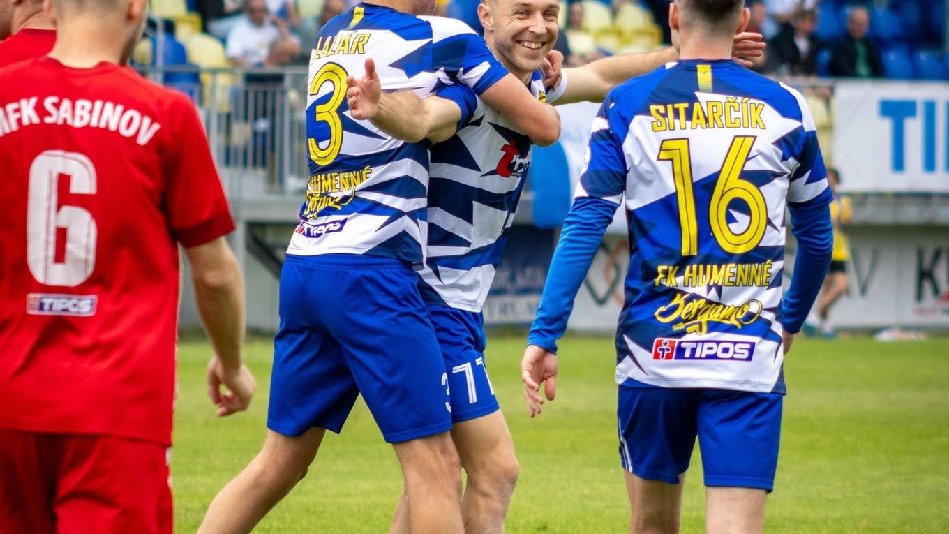 Oleg Vyshnevskyi (uprostred) dal na jar 22 gólov.