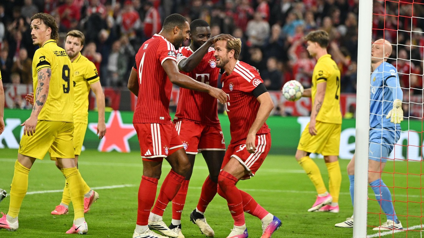 Futbalisti Bayernu Mníchov oslavujú gól do siete FK Bodö/Glimt.