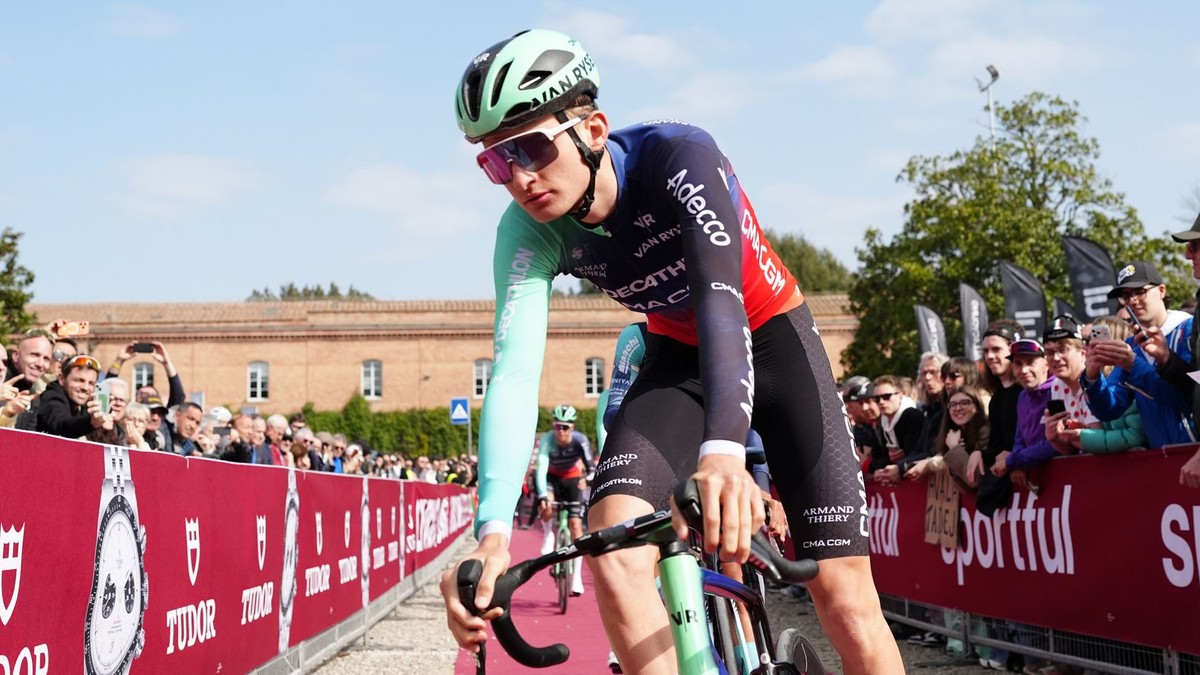 Francúzsky cyklista Paul Seixas.