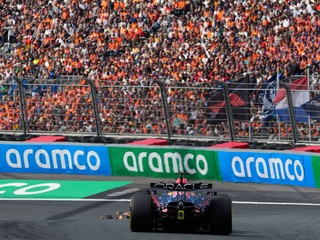 Na snímke domáci holandský pretekár Max Verstappen z tímu Red Bull počas Veľkej ceny Holandska.