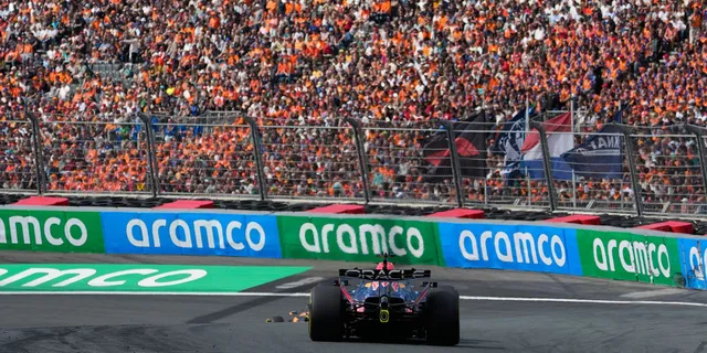 Na snímke domáci holandský pretekár Max Verstappen z tímu Red Bull počas Veľkej ceny Holandska.