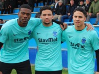 Trio Brazílčanov v drese Svätého Petra - Filho, Santos a Matheus - pred zápasom v Kmeťove.