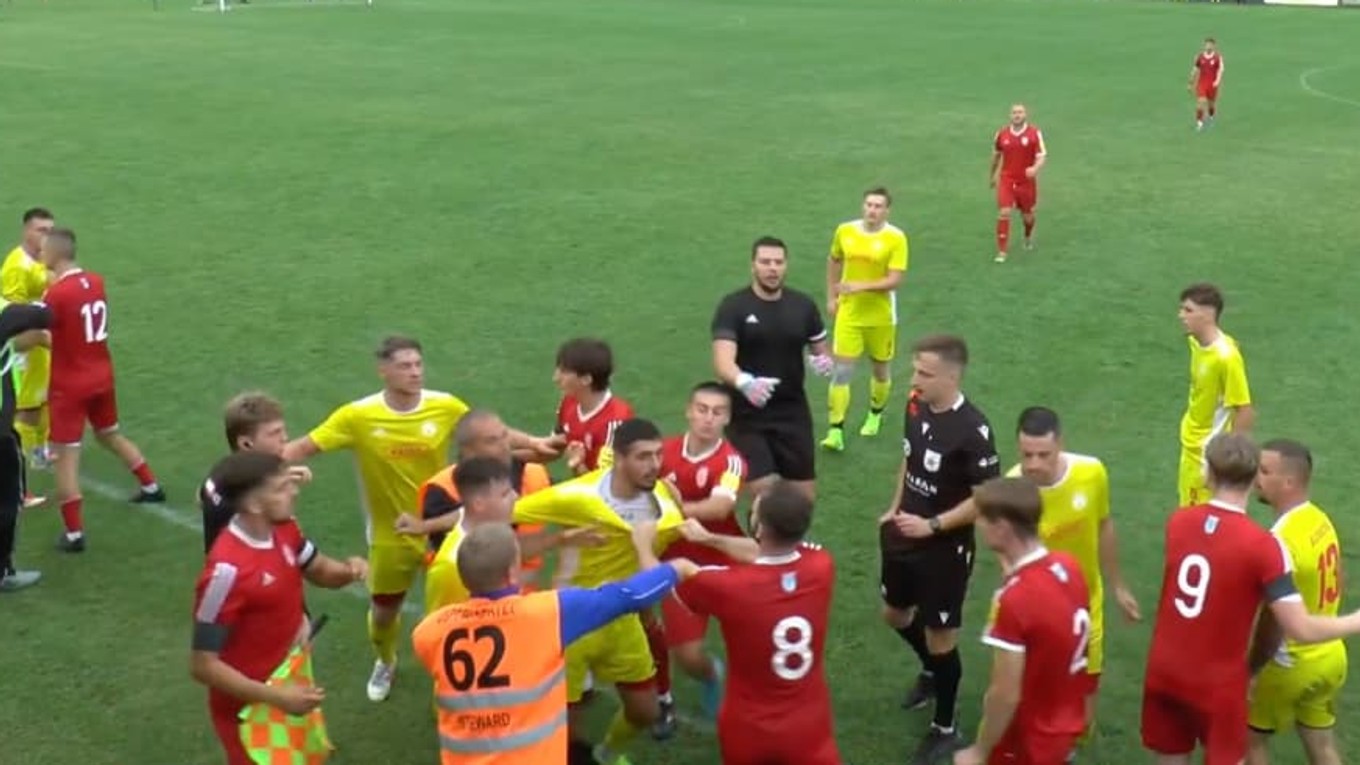 V zápase Brvnište - Partizánske vzplanuli vášne.