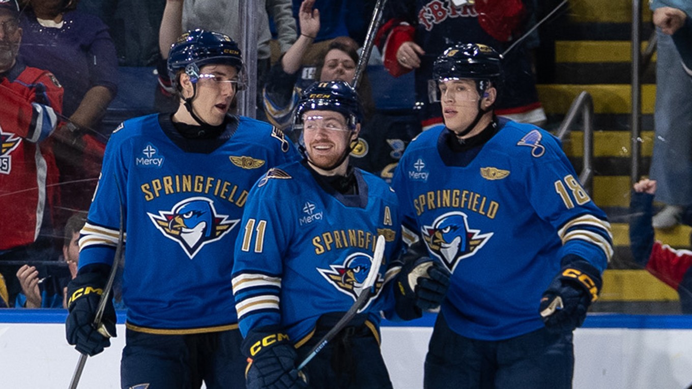 Juraj Pekarčík (vpravo) oslavuje gól so spoluhráčmi