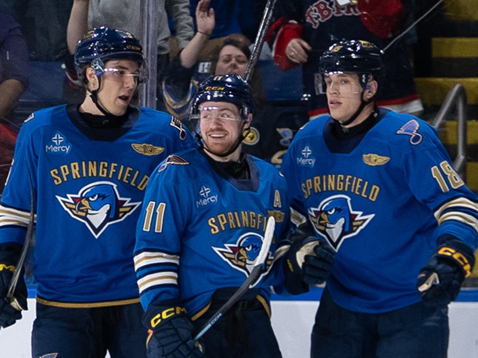 Juraj Pekarčík (vpravo) oslavuje gól so spoluhráčmi