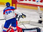 Martin Pospíšil strieľa gól v zápase Slovensko - Dánsko na MS v hokeji 2026.