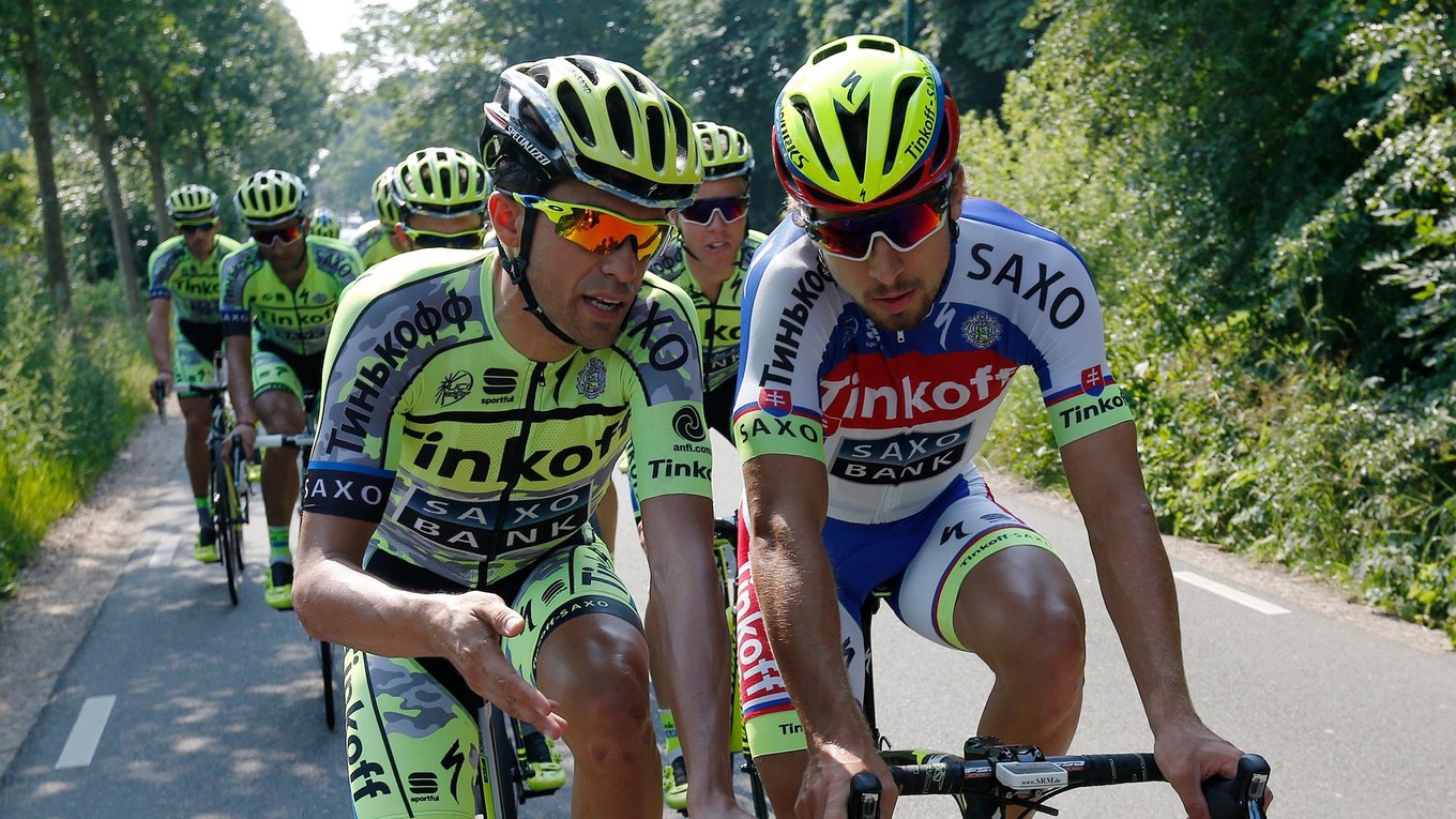 Peter Sagan (vpravo) a Alberto Contador v tíme Tinkoff-Saxo.