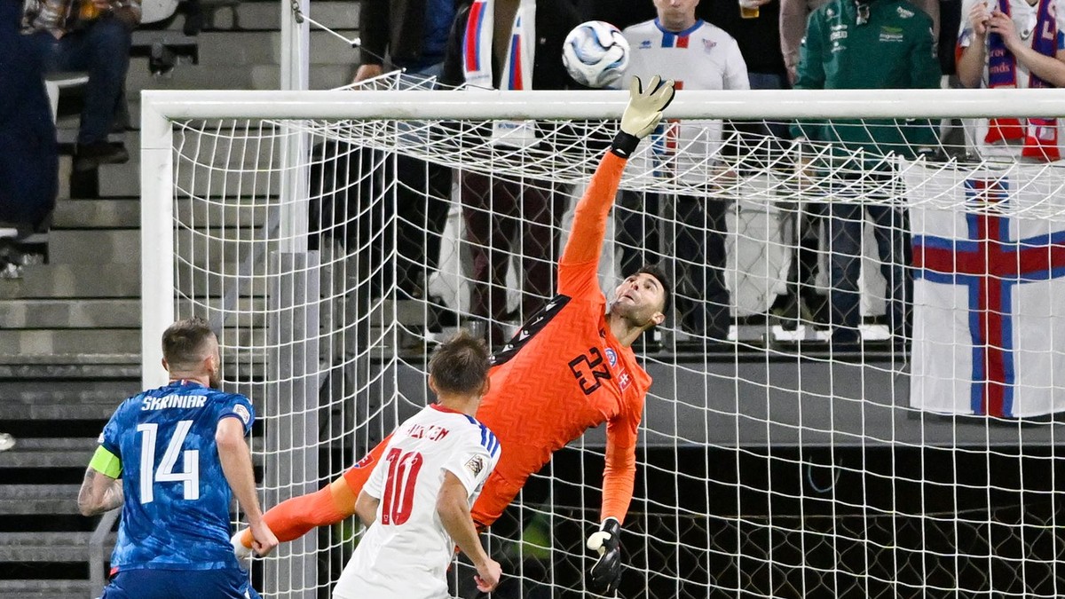Na snímke hore brankár Dominik Greif (Slovensko) počas zápasu C-divízie Ligy národov Faerské ostrovy - Slovensko v meste Tórshavn na Faerských ostrovoch v piatok 2. októbra 2026.