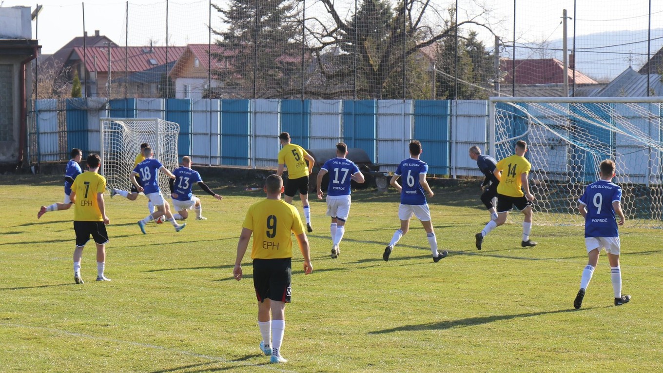 Momentka z prípravného zápasu Poproč - Turňa nad Bodvou.