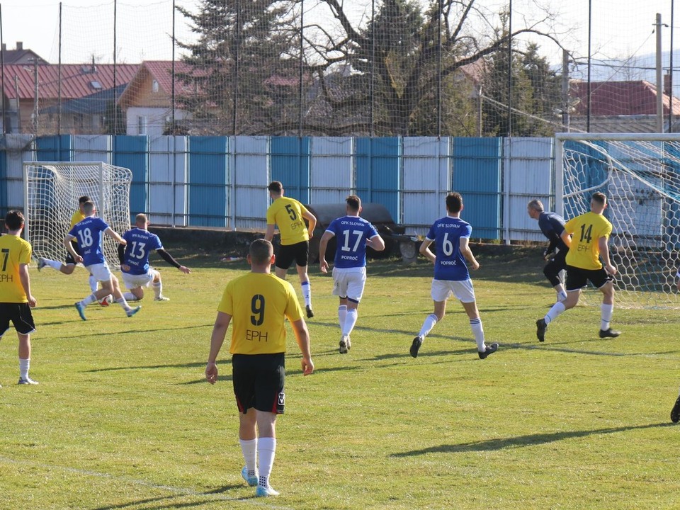 Momentka z prípravného zápasu Poproč - Turňa nad Bodvou.