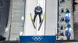 ONLINE: Skokanka na lyžiach Kira Mária Kapustíková dnes ide preteky na veľkom mostíku na ZOH 2026.