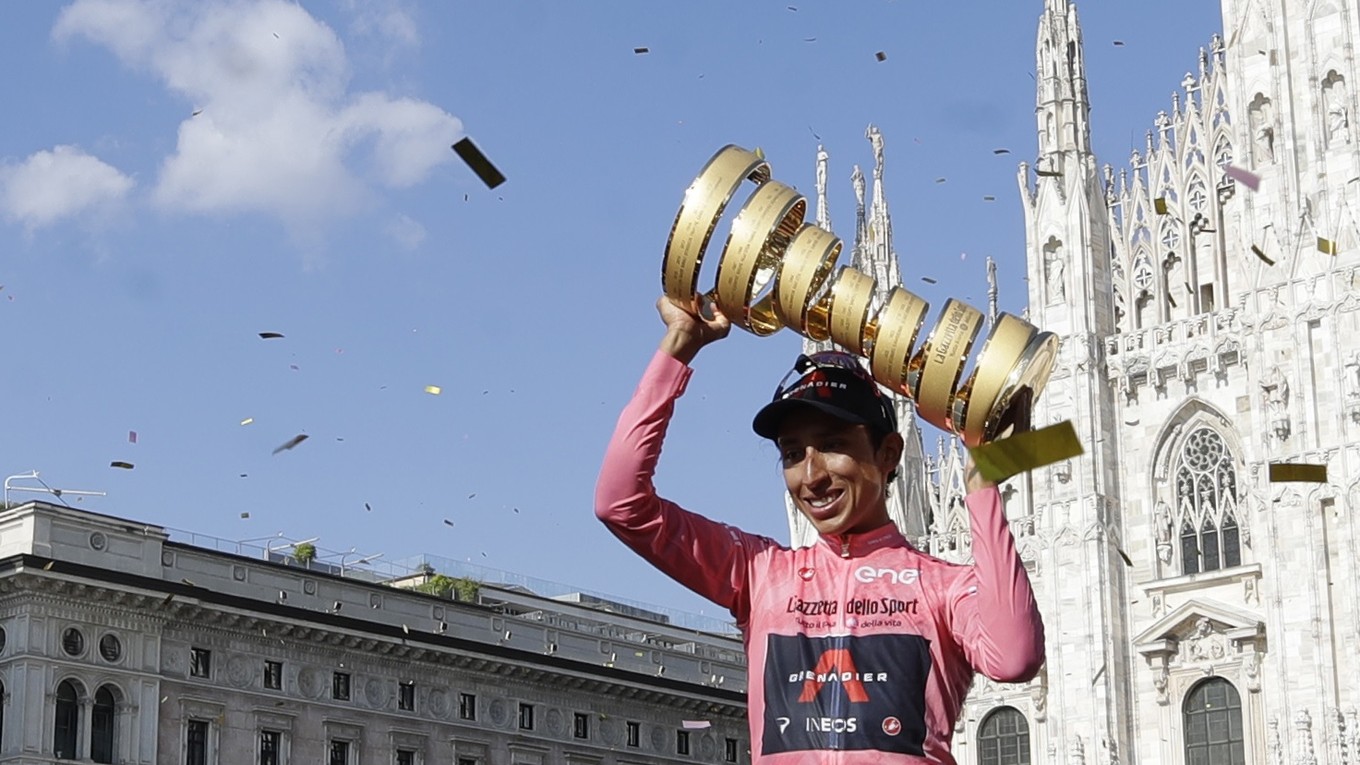 Egan Bernal sa stal víťazom Giro 2021.