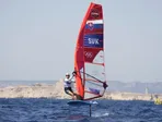 Slovenský windsurfista Róbert Kubín počas OH 2024.