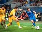 Tomáš Suslov preniká po krídle v zápase Slovensko - Rumunsko na EURO U21. 