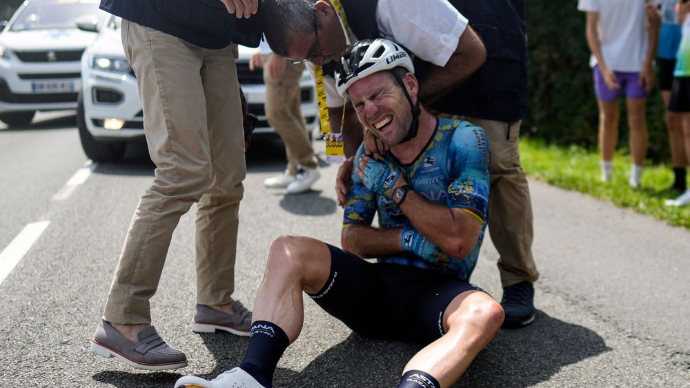 VIDEO: Rekord už neprekoná. Cavendish po páde odstúpil z Tour